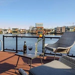 https://bed-and-boat.thehaguehotels.net